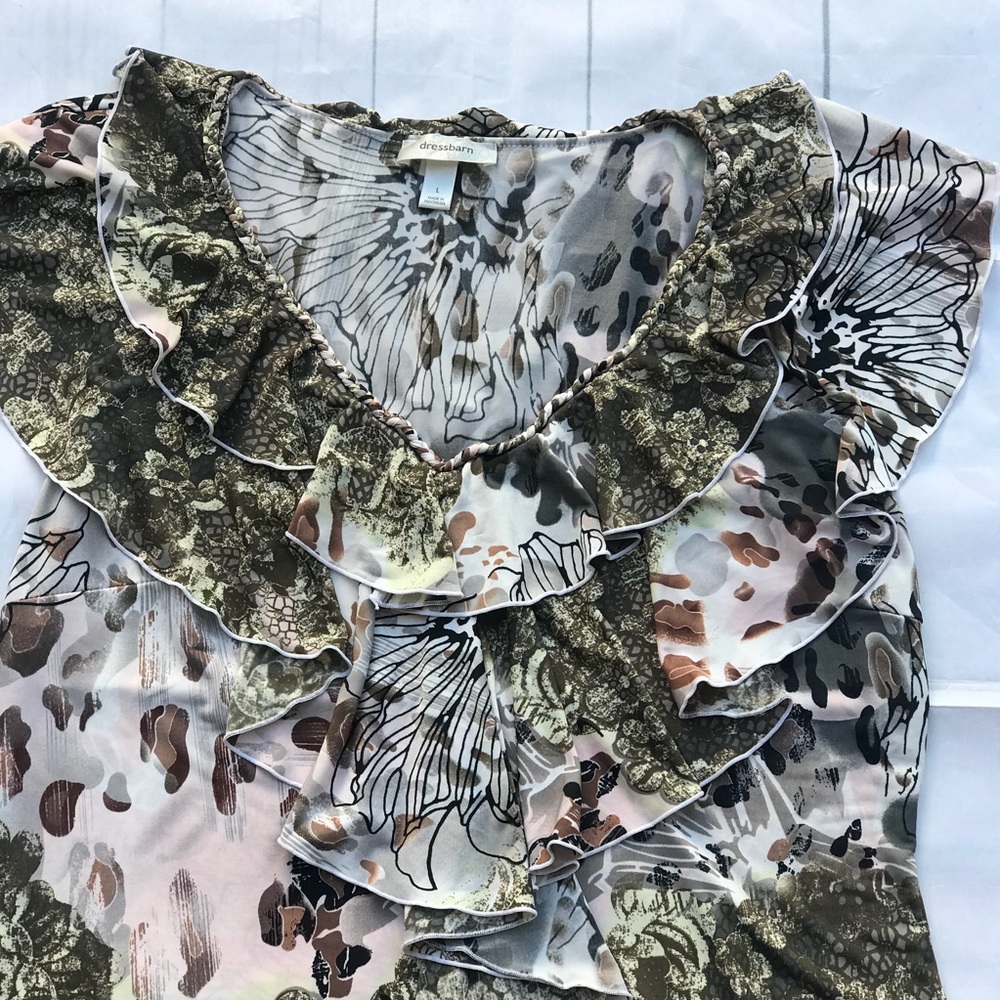 Dressbarn Abstract Ruffle Top - Picture 6 of 6